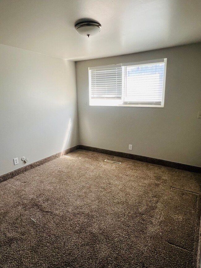 Building Photo - 40 N Talbot Dr E