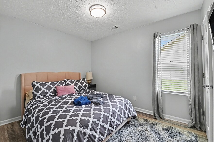 Building Photo - 1541 Clifton Downs Dr SE