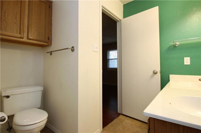 Building Photo - Great 1 story home on a pretty lot with lots of trees!