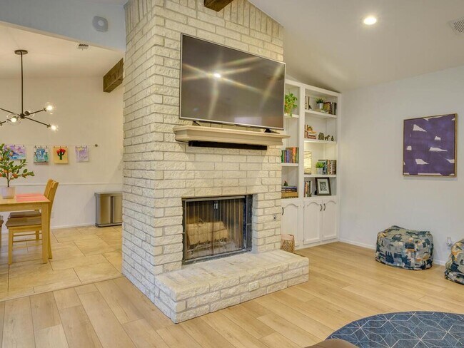 Building Photo - 4908 Dry Oak Trail