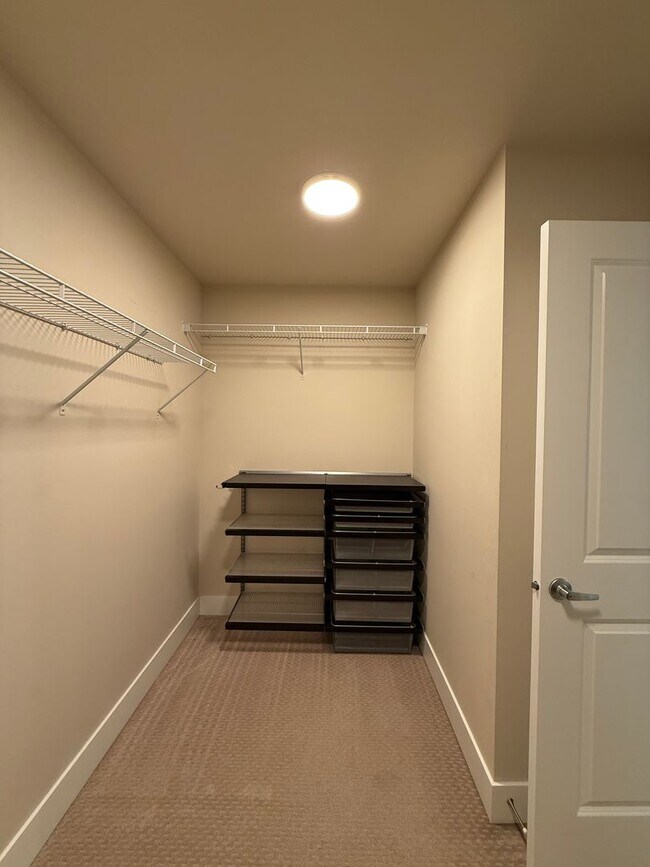 Building Photo - Modern 4 Bed, 3.5 Bath Lynnwood Home – Pri...