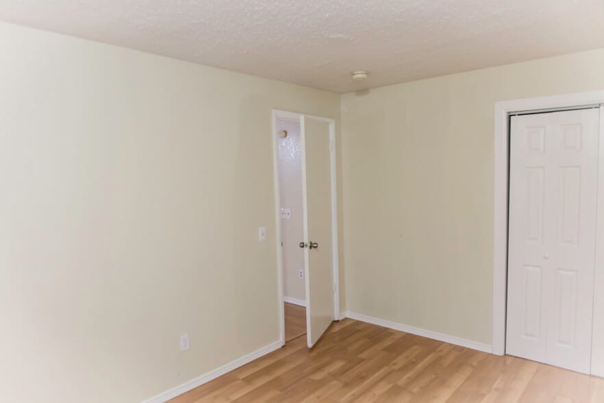 Building Photo - 1350 W 27th Ave