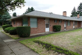 Building Photo - NE 65th Ave - North Tabor single level 1 b...