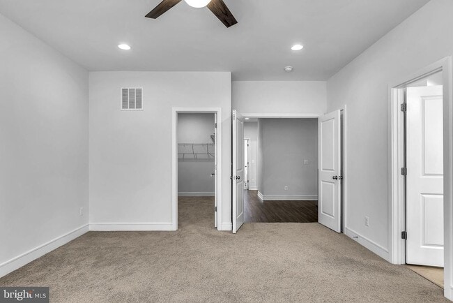 Building Photo - 23035 Sullivans Cove Sq