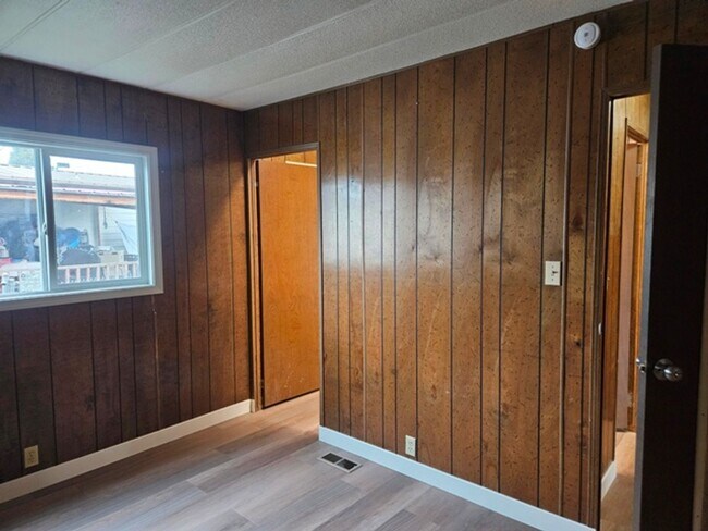 Building Photo - 3Bd/2Ba Manufactured Home - For viewing!