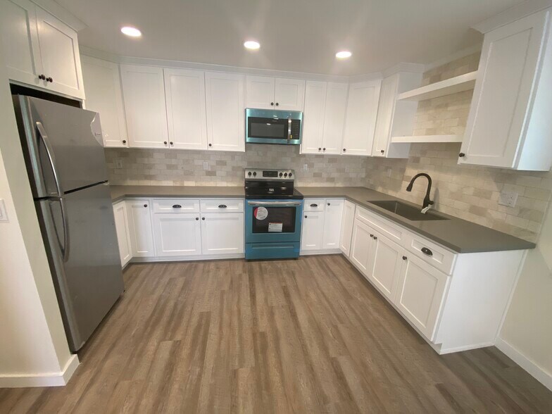 Kitchen - 1784 N 1st Ave