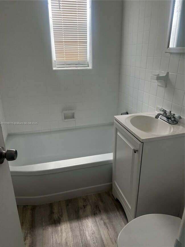 Building Photo - 1608 Drexel Ave