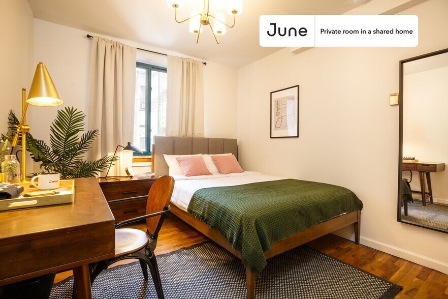 Primary Photo - Private bedroom in 5 bed/2 bath Home