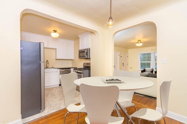 Building Photo - 1109