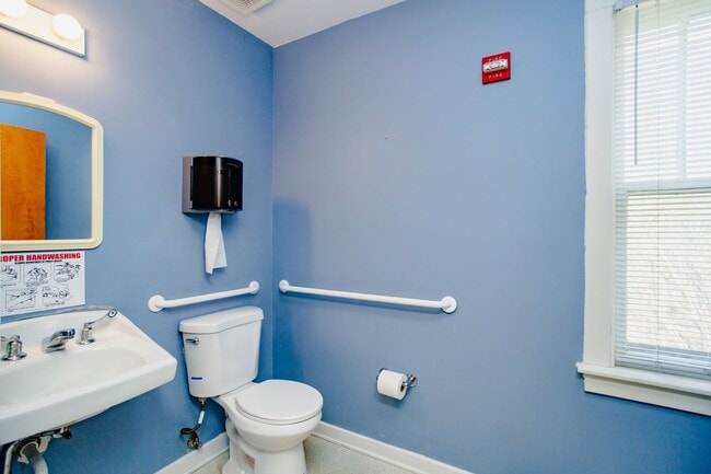 Building Photo - 1305 Oswego Rd