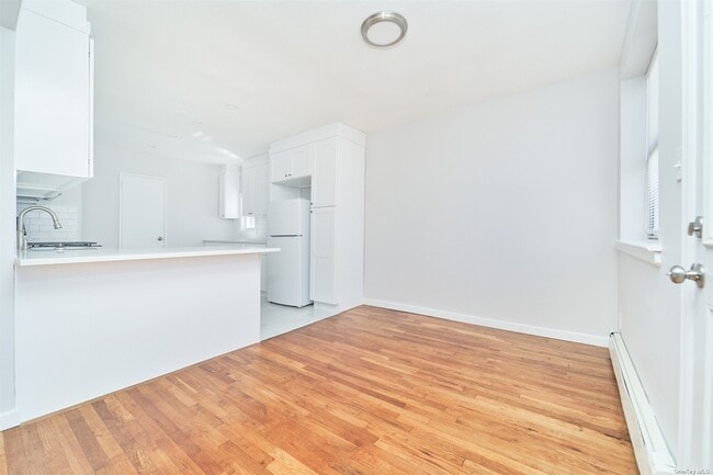 Building Photo - 1283 E 56th St