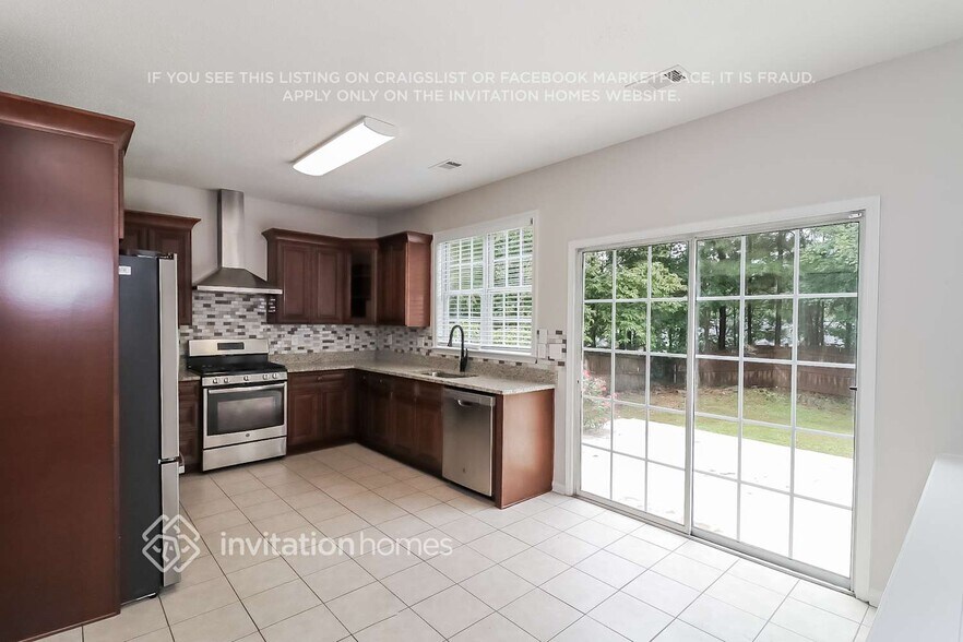 Building Photo - 133 Wallnut Hall Cir