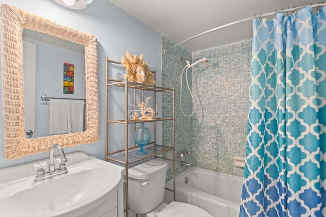 Building Photo - 1300 Seaway Dr