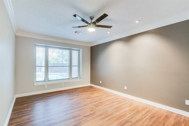 Building Photo - 5125 Carriage Bend Dr