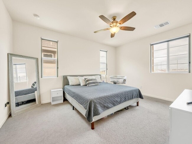 Building Photo - Beautiful 2019 Built 3 bedrooms 2.5 bath!