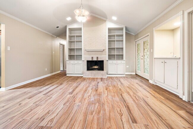 Building Photo - 5332 David Dr