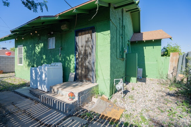 Building Photo - 1001 E Garfield St