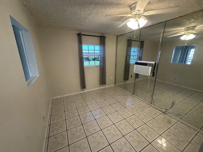 Building Photo - Riverside Community Essex House