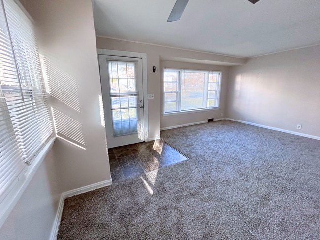 Building Photo - 4 Bed 2 Bath House on East Campus