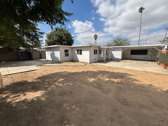 Building Photo - Updated 3-Bedroom Home with Office on a La...