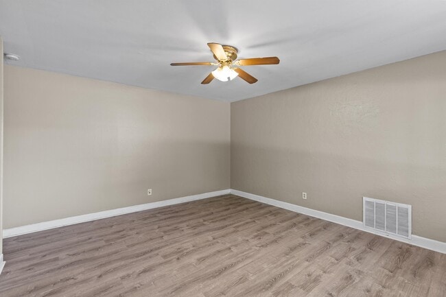 Building Photo - 1395 Bluebird Dr