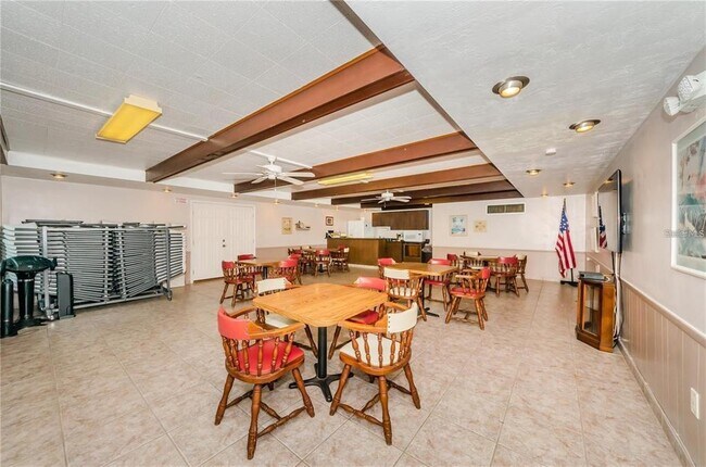 Building Photo - 650 Pinellas Point Dr S