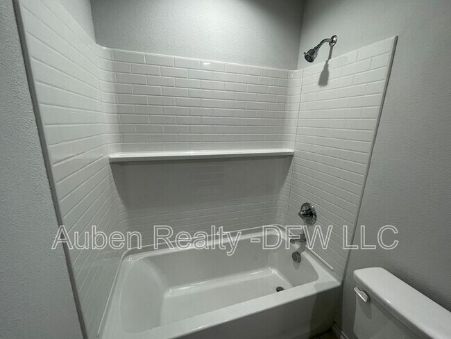 Building Photo - 5752 Brookville Dr