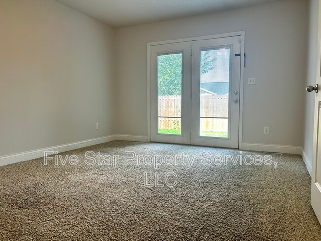 Building Photo - 1420 School House Ln