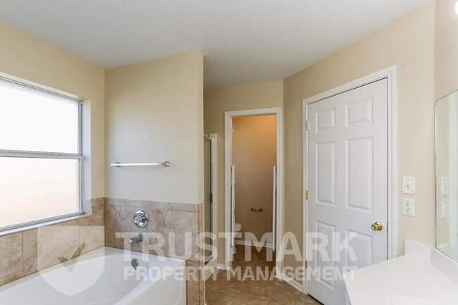 Building Photo - 4300 Capri Dr