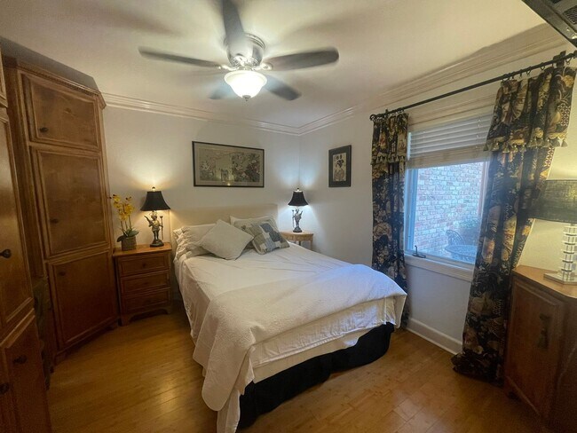 Building Photo - FURNISHED UNIT IN DOWNTOWN FAIRHOPE!