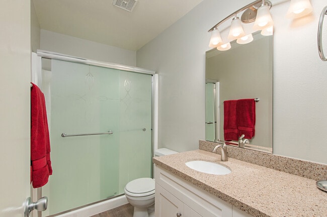 Building Photo - 3 Bedroom, 2 Bath 1374sf Detached condo in Mesa Village 92126.