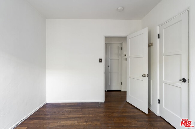 Building Photo - 3731 Griffith View Dr