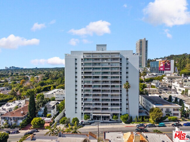 Building Photo - 999 N Doheny Dr
