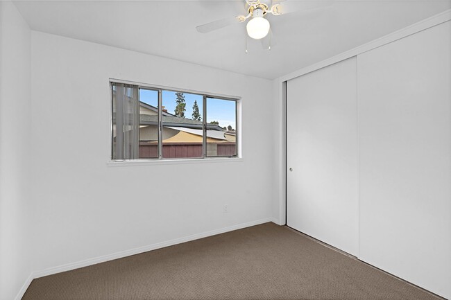 Building Photo - Single level home in San Carlos