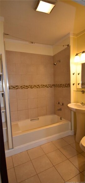 Building Photo - 73 Center St