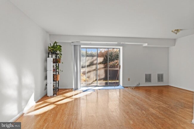 Building Photo - 1931 N Cleveland St