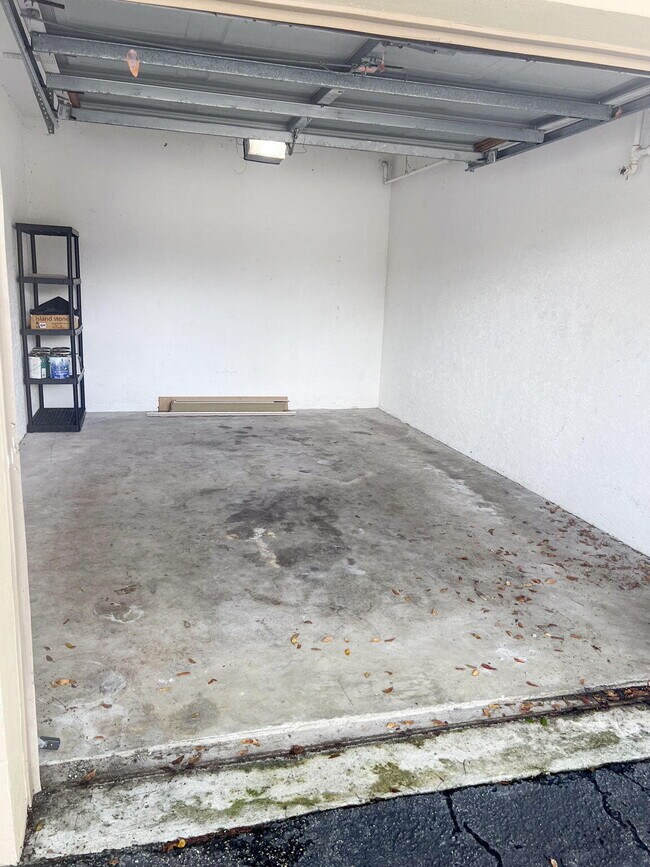 Building Photo - 2060 Greenview Shores Blvd