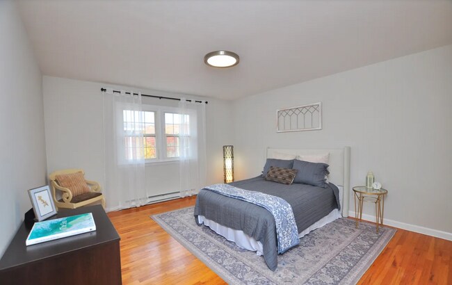 Building Photo - 5 Tunxis Pl