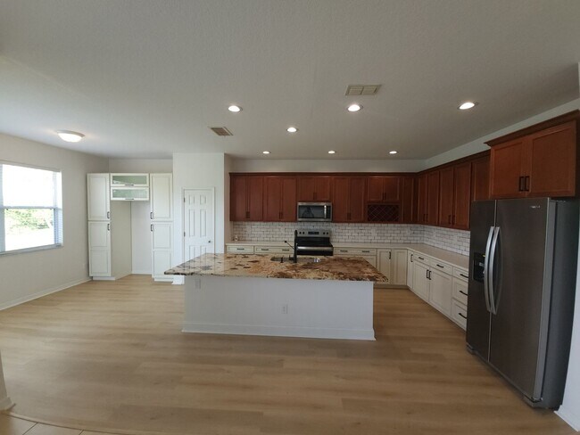 Building Photo - Stunning 4-Bedroom, 2.5-Bathroom Home with...