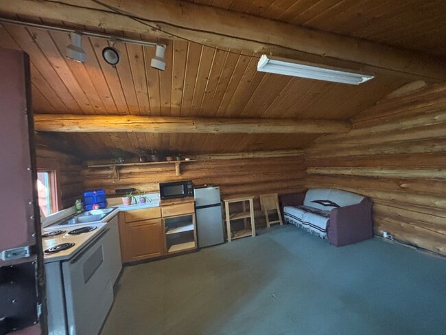 Building Photo - Dry cabin off Goldstream / Dog friendly