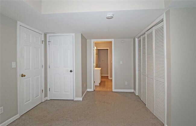 Building Photo - 1213 Kingsbury Ln