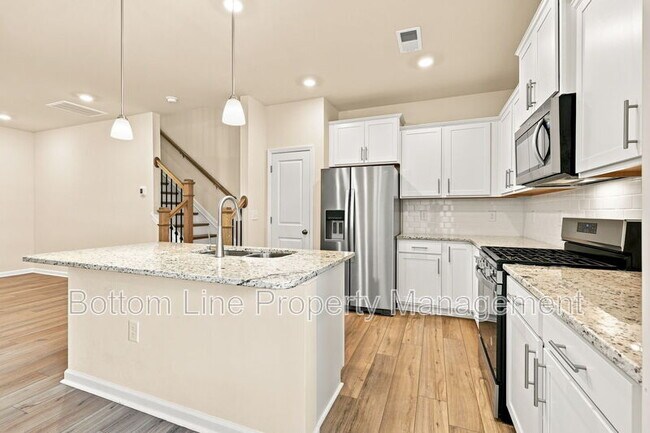 Building Photo - 460 Glen Clova Dr