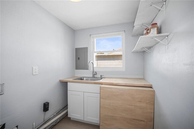 Building Photo - 132 81st Ave N