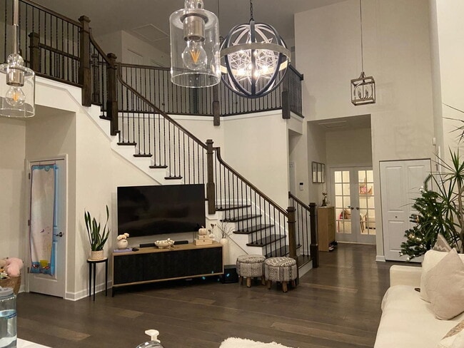 Building Photo - 513 Pershing Ct