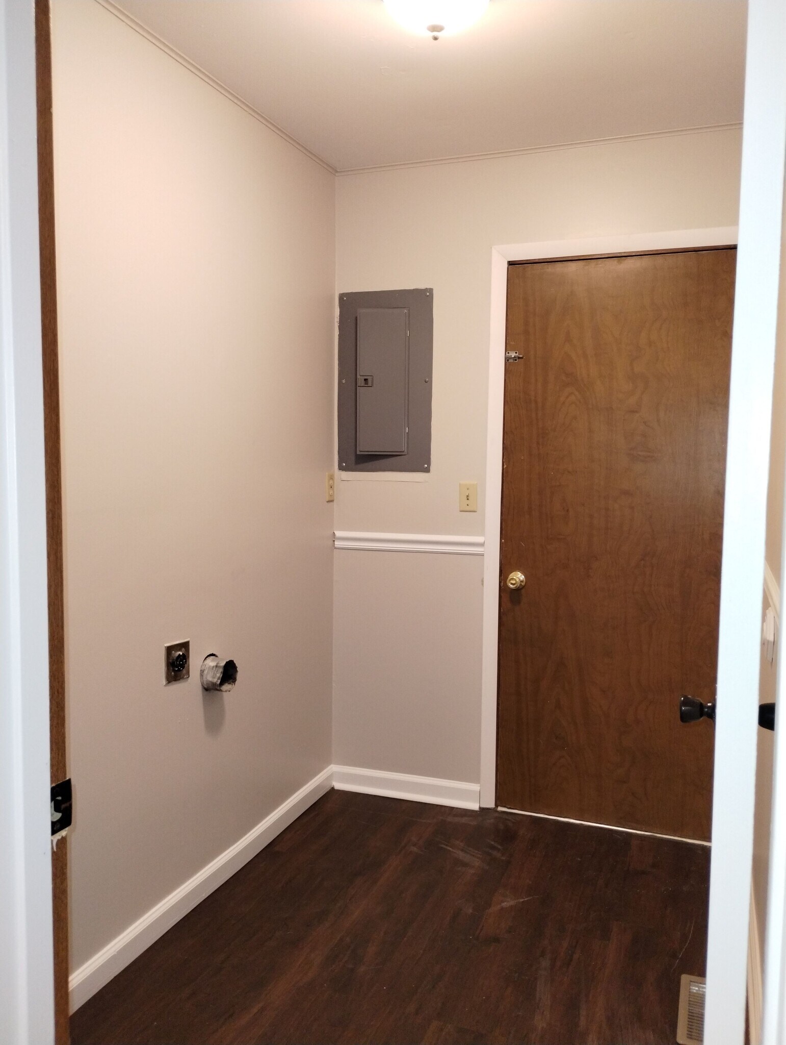 Building Photo - 728 Red Deer Ln