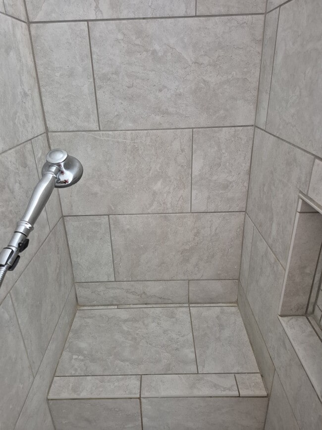 Building Photo - 1921 Gornto Rd