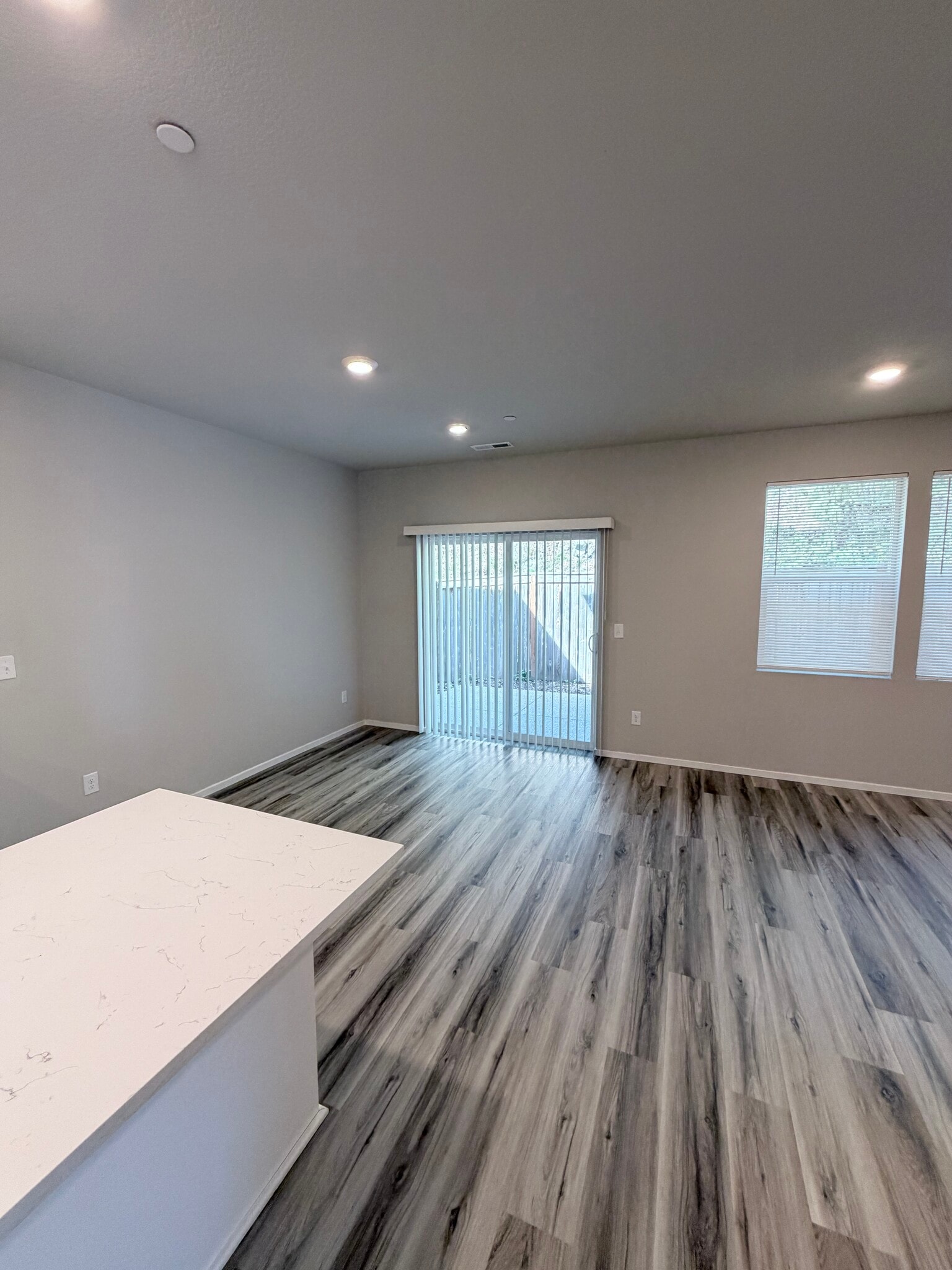 Building Photo - 9452 N Chestnut Ct