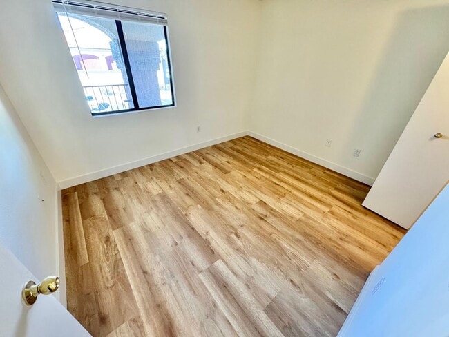 Building Photo - Resort-Style Living in Seven Hills!