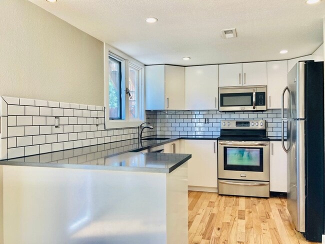 Building Photo - Bright 4BR Home Near CU Boulder + HOP Line