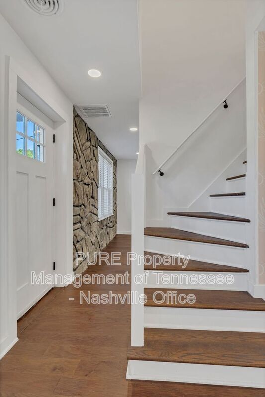 Building Photo - 2601 Oakwood Ave